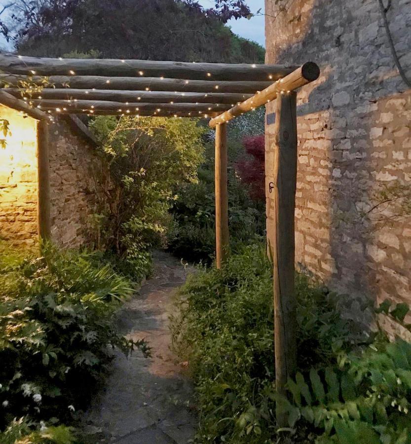 Dove Cottage Bisley  Exterior photo