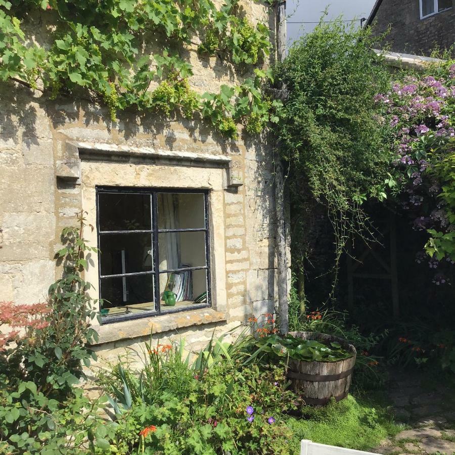Dove Cottage Bisley  Exterior photo
