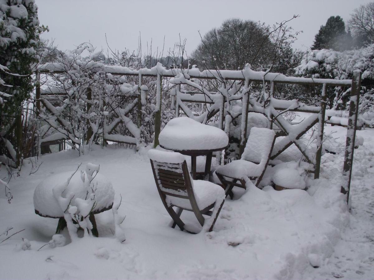 Dove Cottage Bisley  Exterior photo